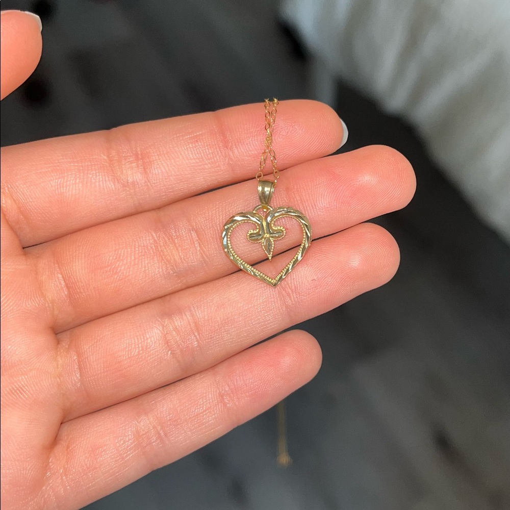 10k gold heart necklace